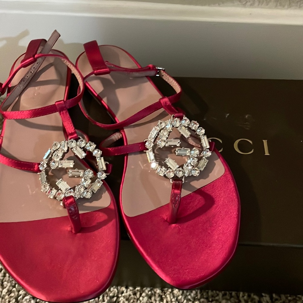 GUCCI pink satin sandal, with crystal embellishment.